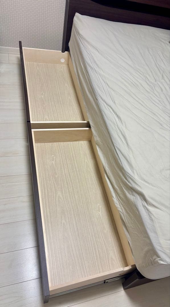 美品 ドリームベッド ウレルディ2758 クイーン 棚・照明・コンセント・引出付