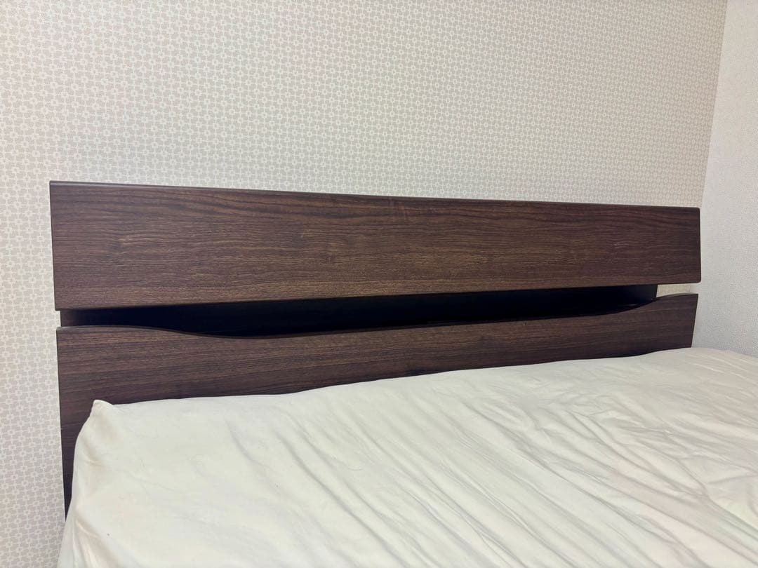 美品 ドリームベッド ウレルディ2758 クイーン 棚・照明・コンセント・引出付