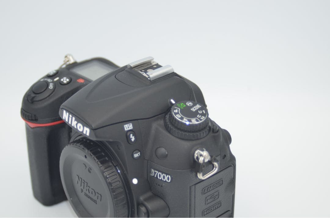 Nikon D7000 デジタル一眼レフ カメラ