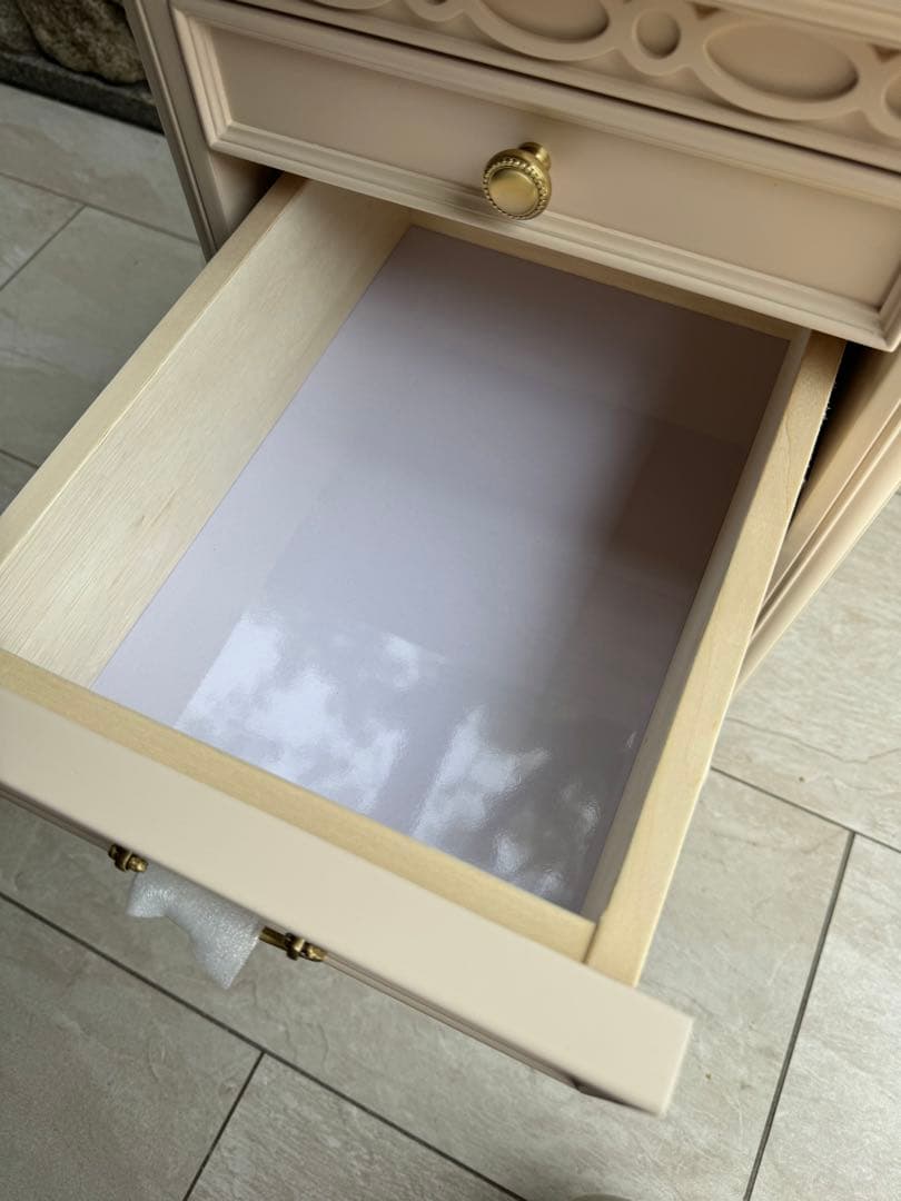 【ほぼ新品未使用！フルール サイドチェスト】　猫脚　淡いアイボリー