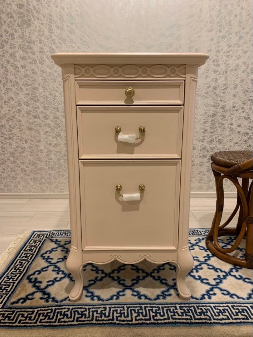 【ほぼ新品未使用！フルール サイドチェスト】　猫脚　淡いアイボリー