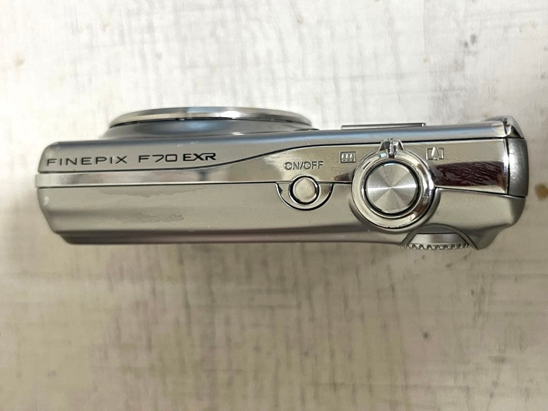 FUJIFILM　デジタルカメラ　FINEPIX F70EXR