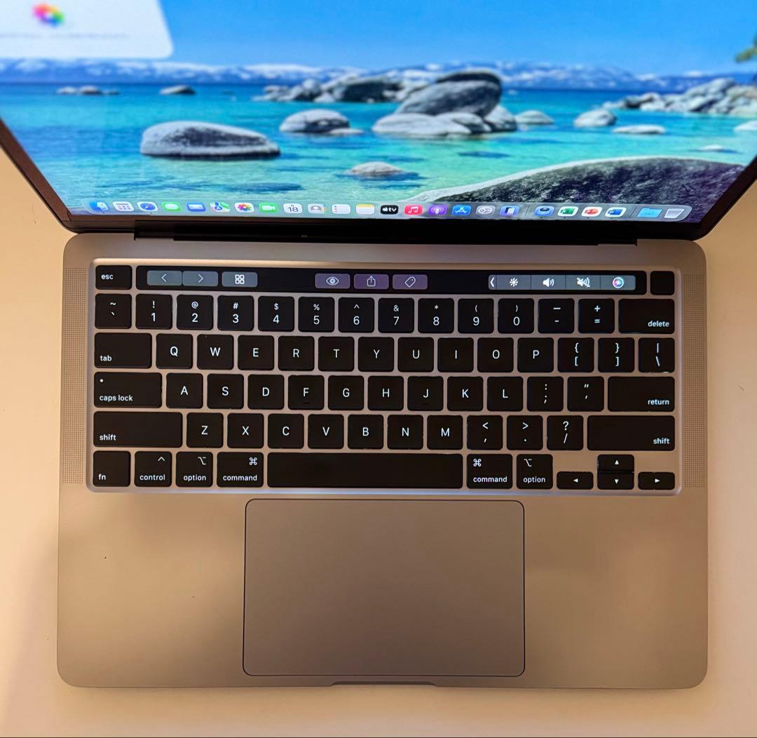 美品 Macbook Pro 2020 13インチ Officeを付ける