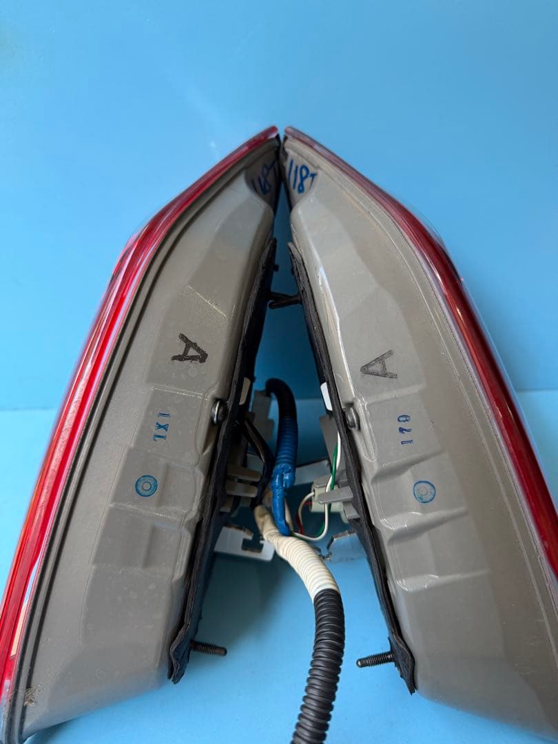 200系クラウン　アスリート後期　テールランプ　ライト　トランク　20クラウンA