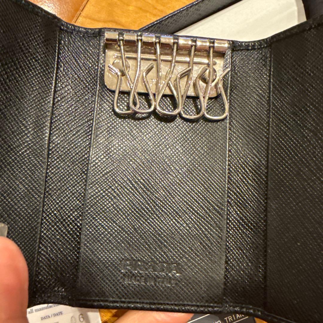 PRADA サフィアーノレザー ブラックキーケース