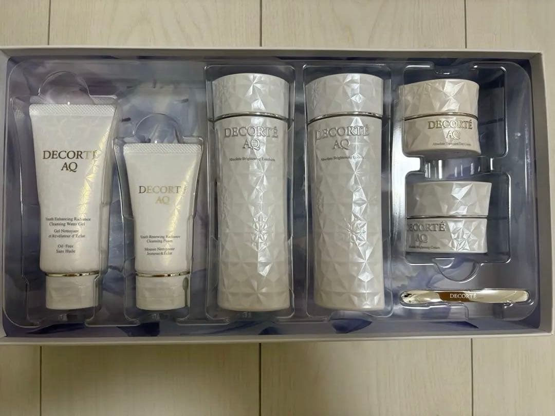 【新品未使用】コスメデコルテAQブライトラディアンスコフレクリスマスコフレ
