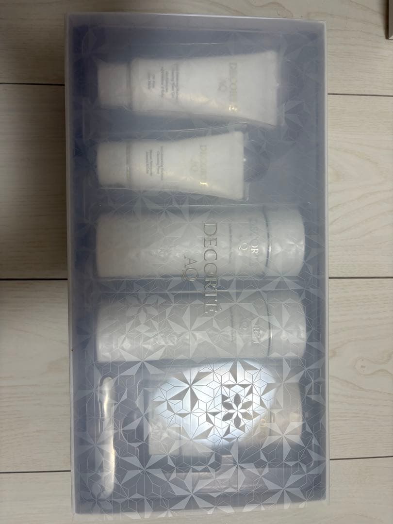 【新品未使用】コスメデコルテAQブライトラディアンスコフレクリスマスコフレ