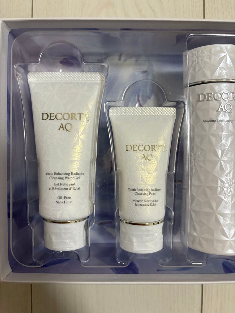 【新品未使用】コスメデコルテAQブライトラディアンスコフレクリスマスコフレ