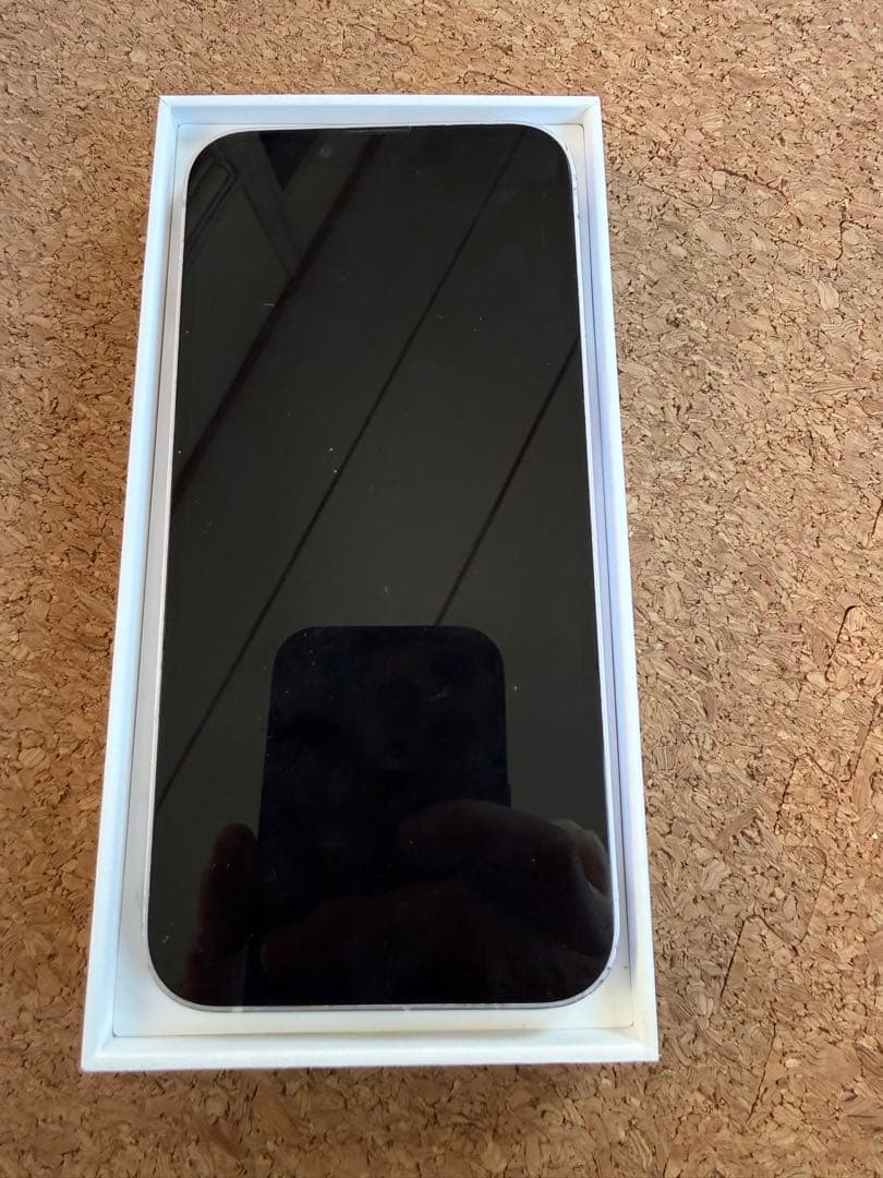 ぽ*ー様 Apple iPhone 14 Pro ホワイト 背面ひびあり