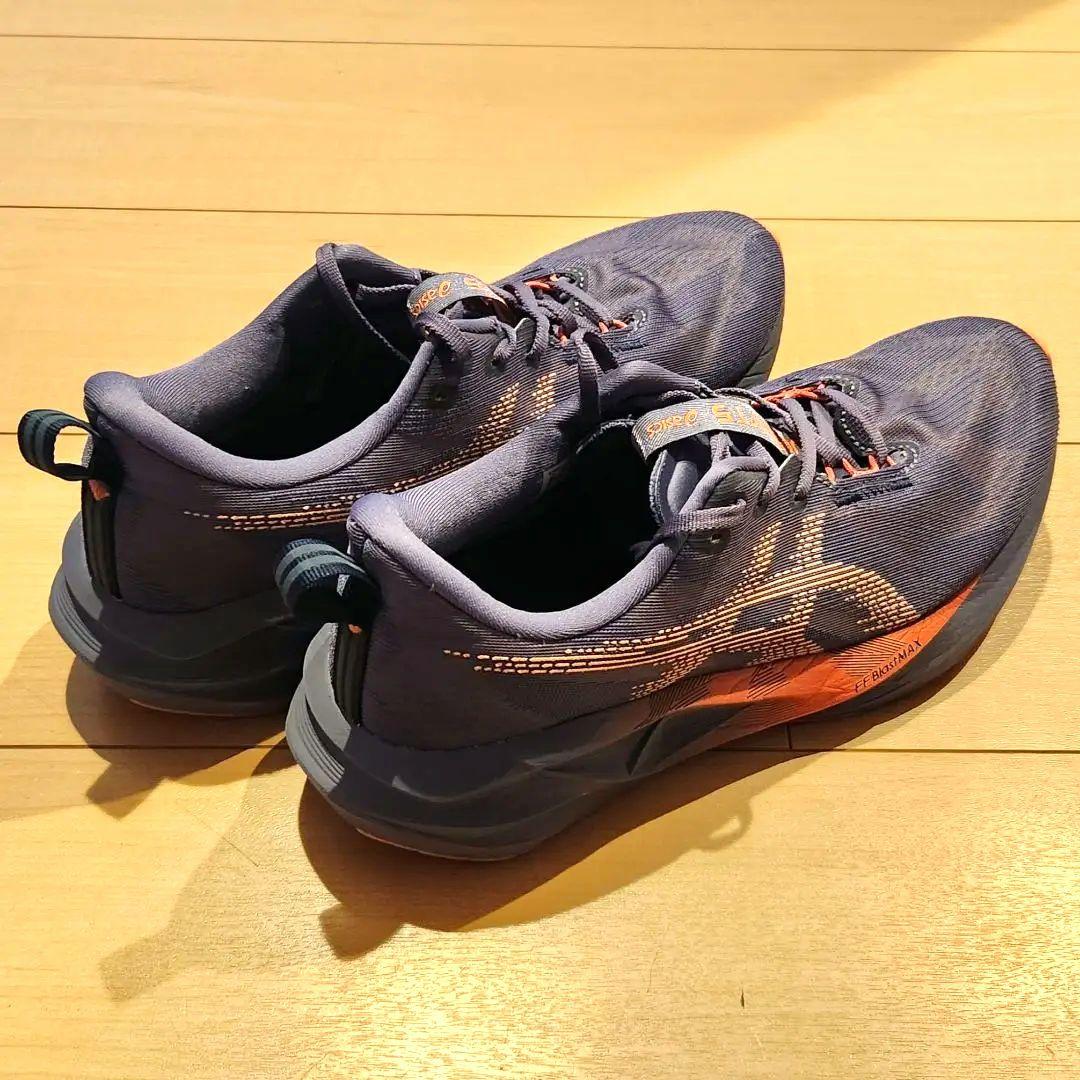 大幅値下げ 人気色 美品 アシックス ノヴァブラスト5