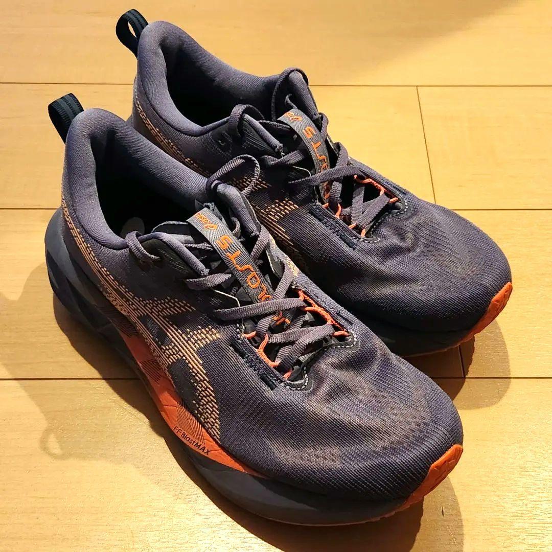 大幅値下げ 人気色 美品 アシックス ノヴァブラスト5