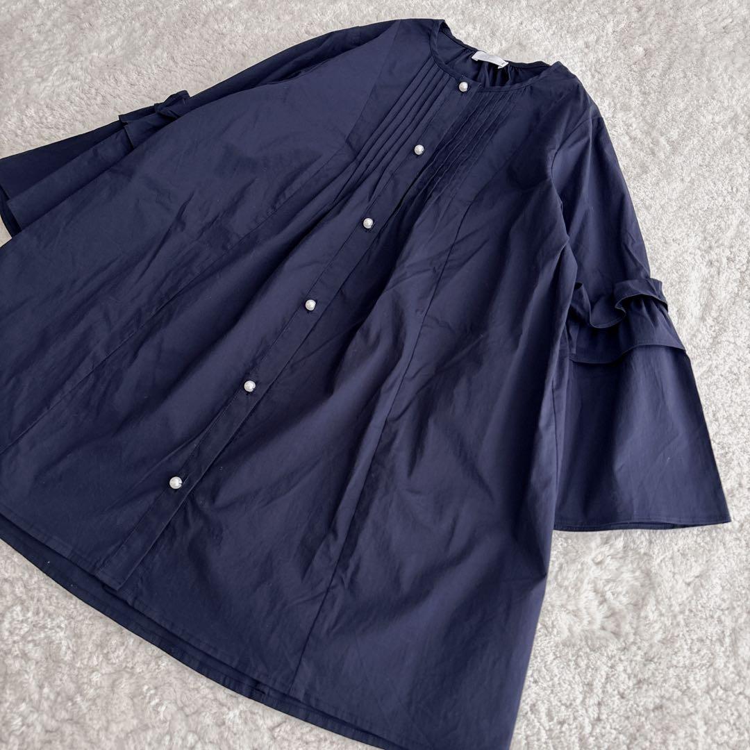 daiソーノ　フローイングフリルチュニックブラウス　ネイビー　パール