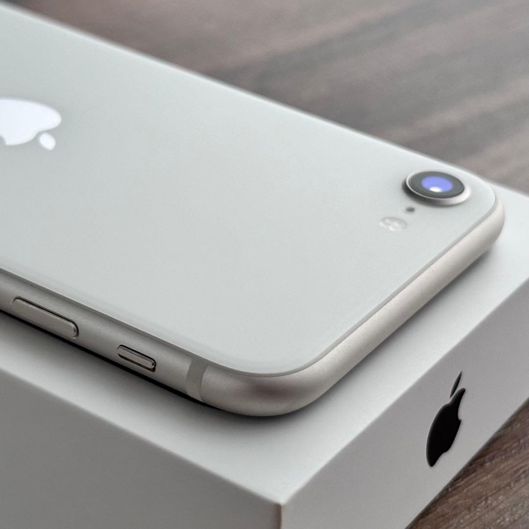 【上美品☆】iPhoneSE 第3世代 本体 White 64GB SIMフリー