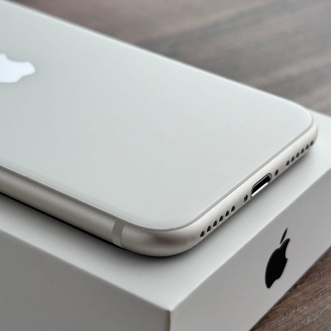 【上美品☆】iPhoneSE 第3世代 本体 White 64GB SIMフリー