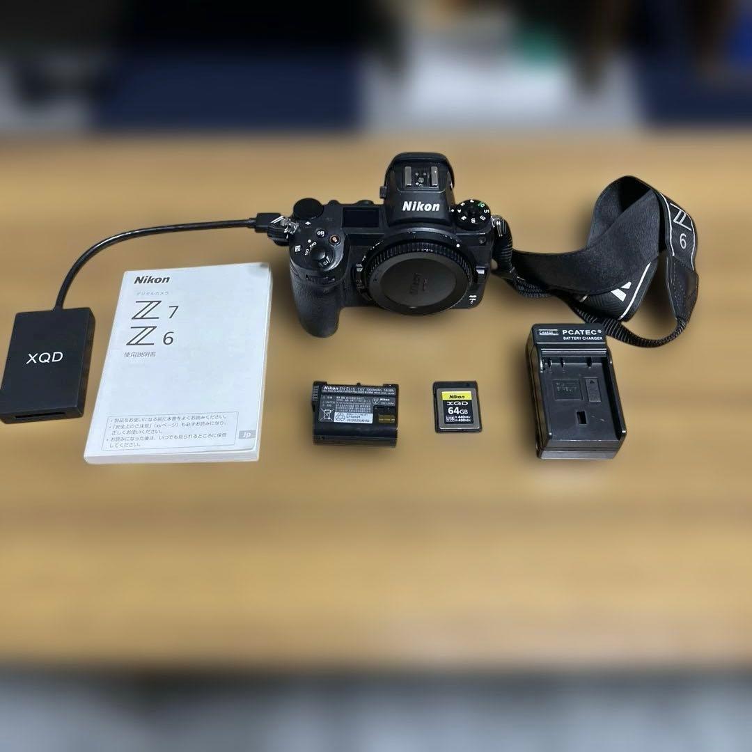 Nikon Z6 ミラーレスカメラ 本体と付属品