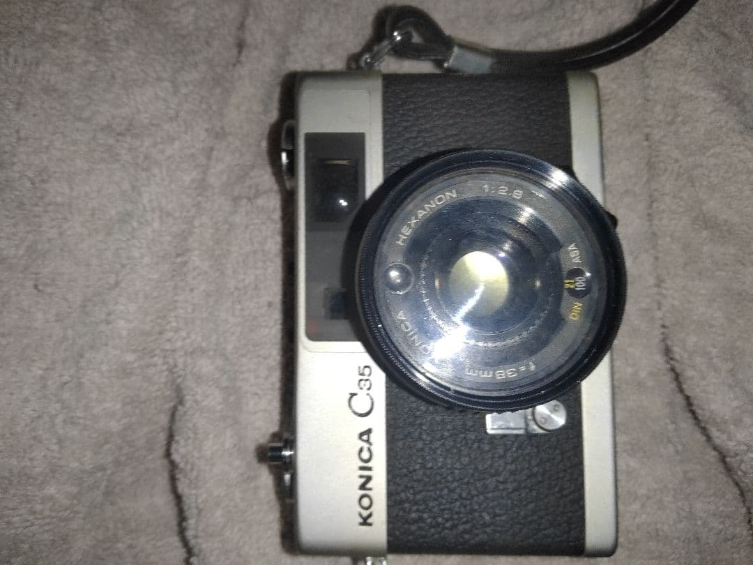 コニカC35とレンズとストロボ