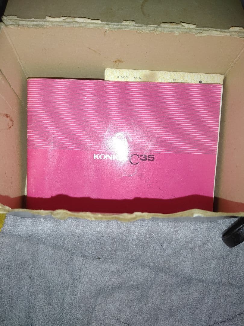 コニカC35とレンズとストロボ