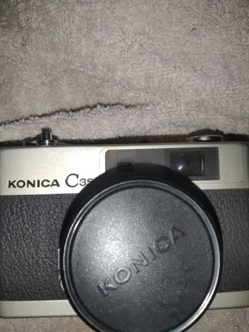 コニカC35とレンズとストロボ