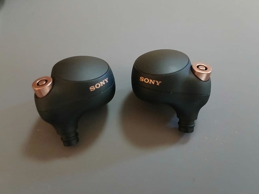 SONY　WF-1000XM4　ワイヤレス　ノイズキャンセリング　イヤホン　①