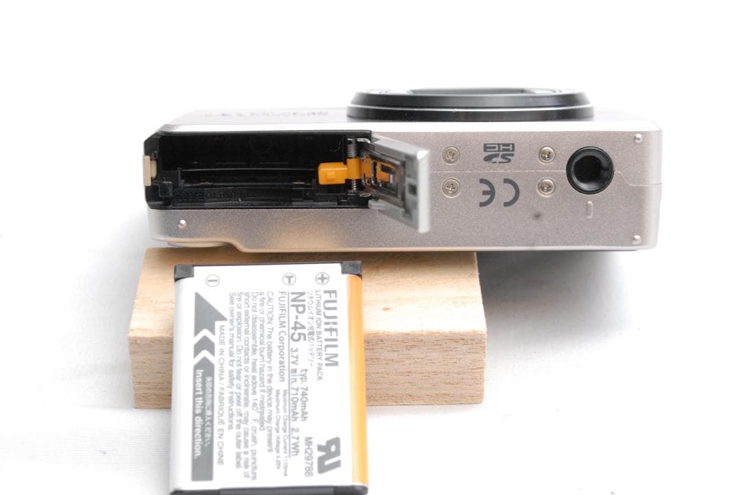 FUJIFILM FinePix J250 (良品）