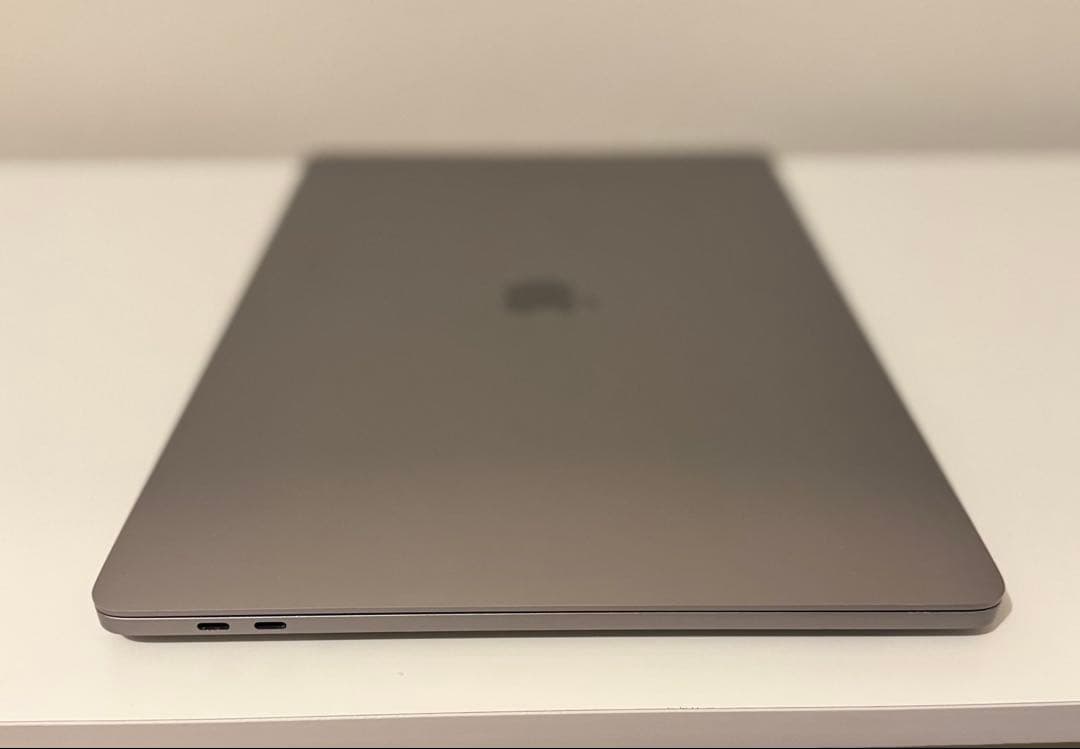 美品 Macbook Pro 2019 16インチ Office付ける