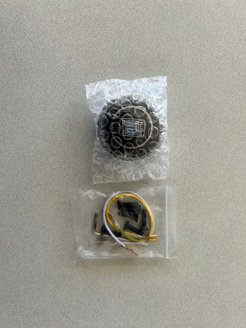 ら*る様 ステアリング ディープコーン ホワイト リアルカーボン 未使用 USD