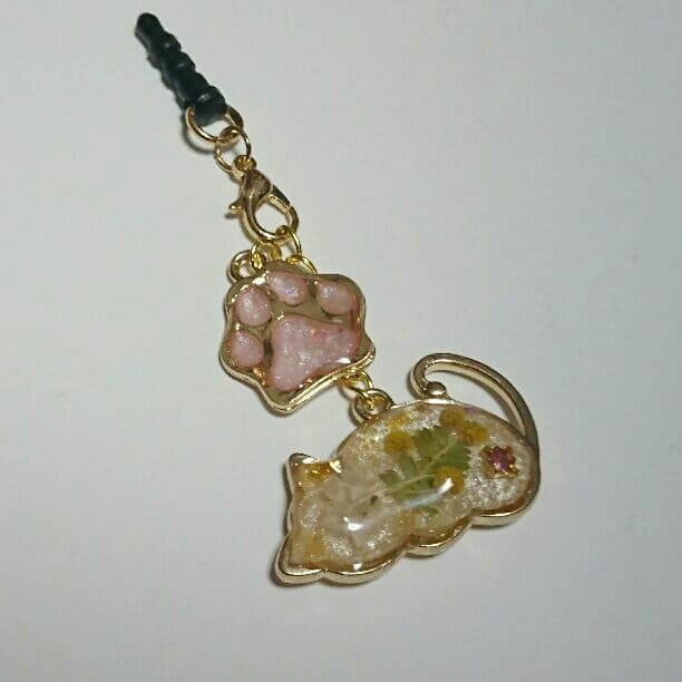 再販可能♪ミモザの眠り猫イヤホンジャック(ストラップに変更可)