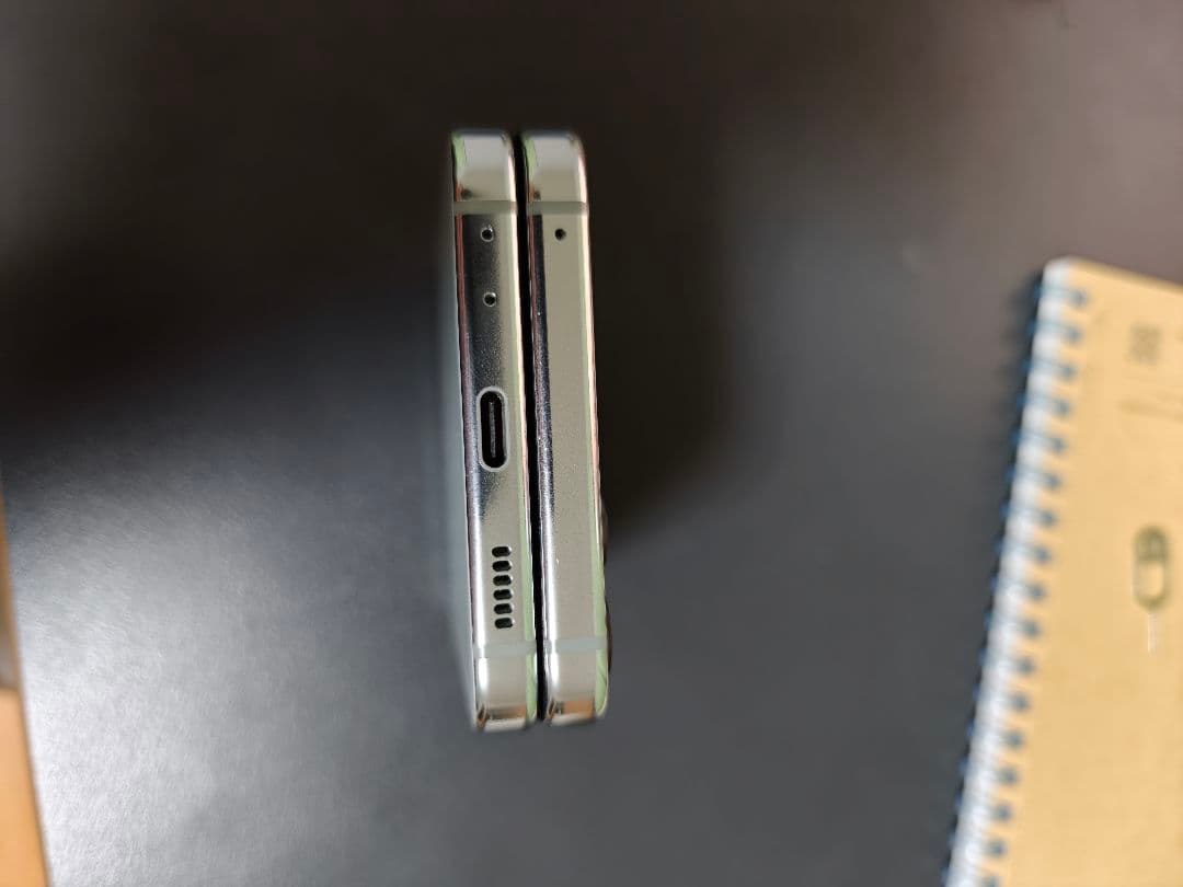 galaxy zflip5 256GB 傷あり