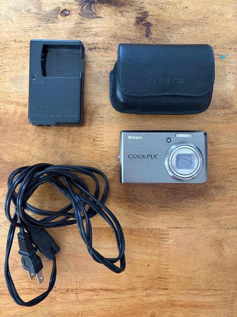 Nikon COOLPIX シルバー コンパクトデジタルカメラ