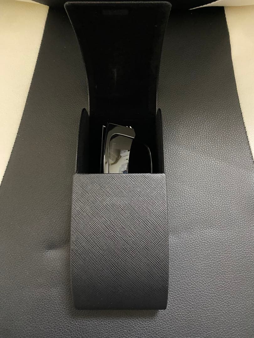 PRADA プラダ　トライアングルロゴサングラス