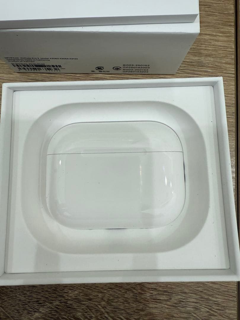 AirPods pro 3 エアポッズ　イヤホン　Apple