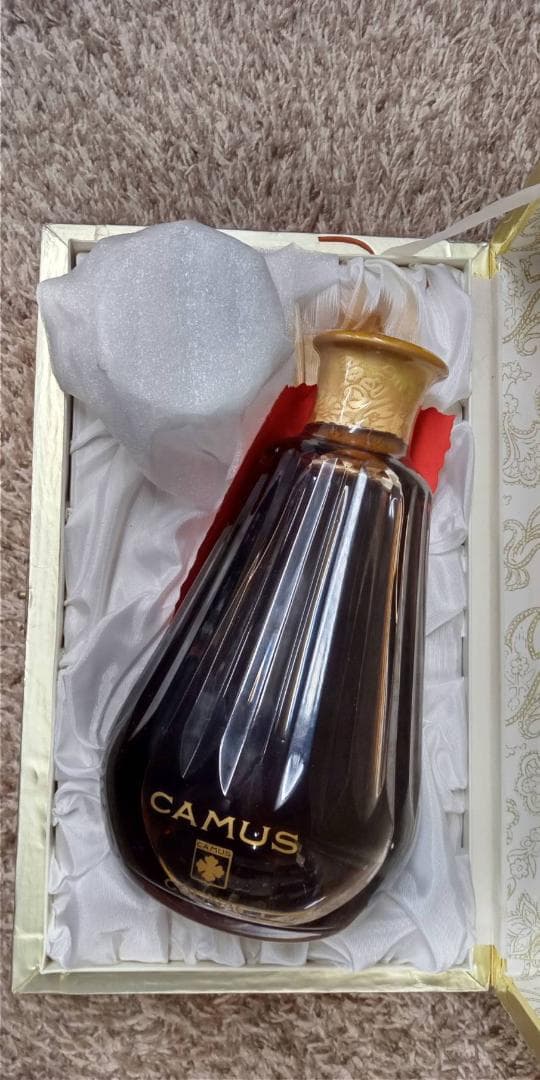 CAMUS カミュコニャック バカラクリスタルボトル 未開封品 少し漏れあり