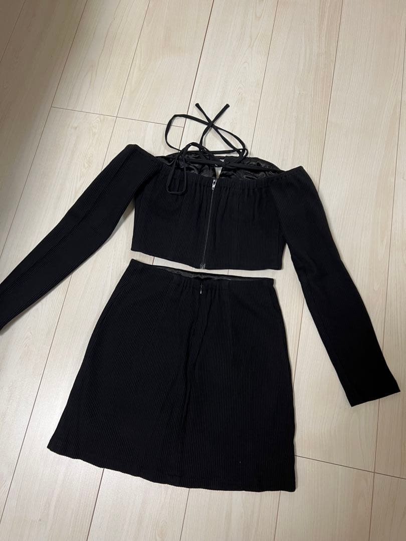 ROBE de FLEURS ブラックオフショルダーミニドレス