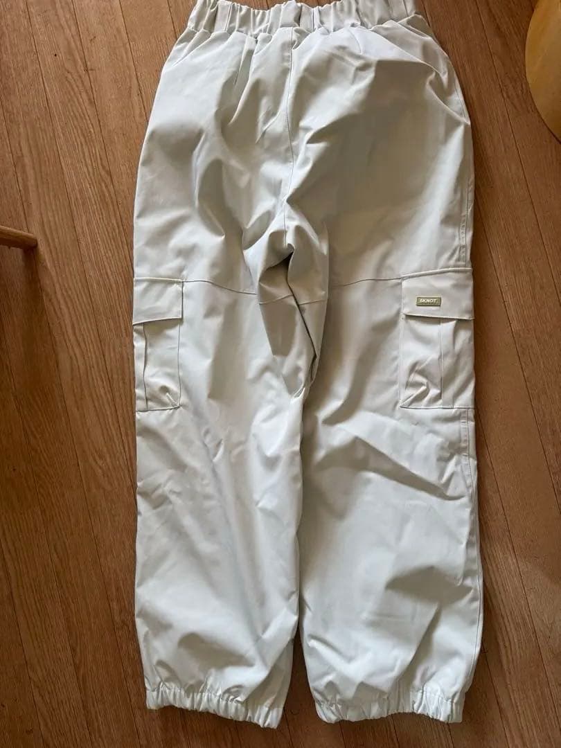 スノーボードウェア　6KNOT ズボン　パンツ　Mサイズ　ホワイト