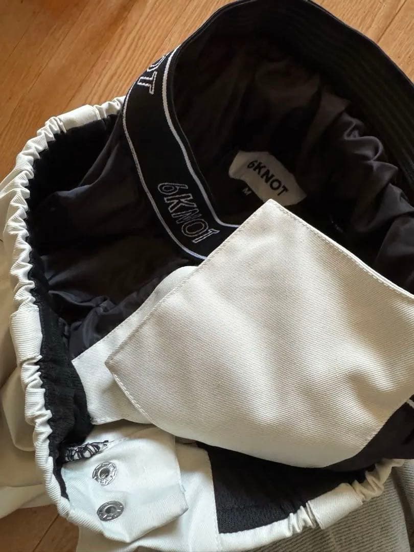 スノーボードウェア　6KNOT ズボン　パンツ　Mサイズ　ホワイト