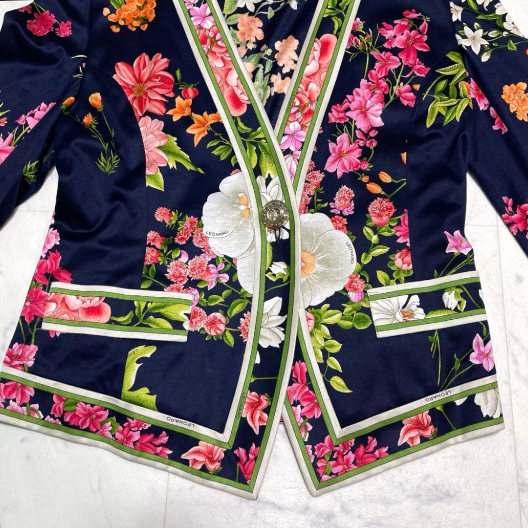 希少✨レオナール ノーカラージャケット トリム 花柄 ロゴ入りクリアボタン