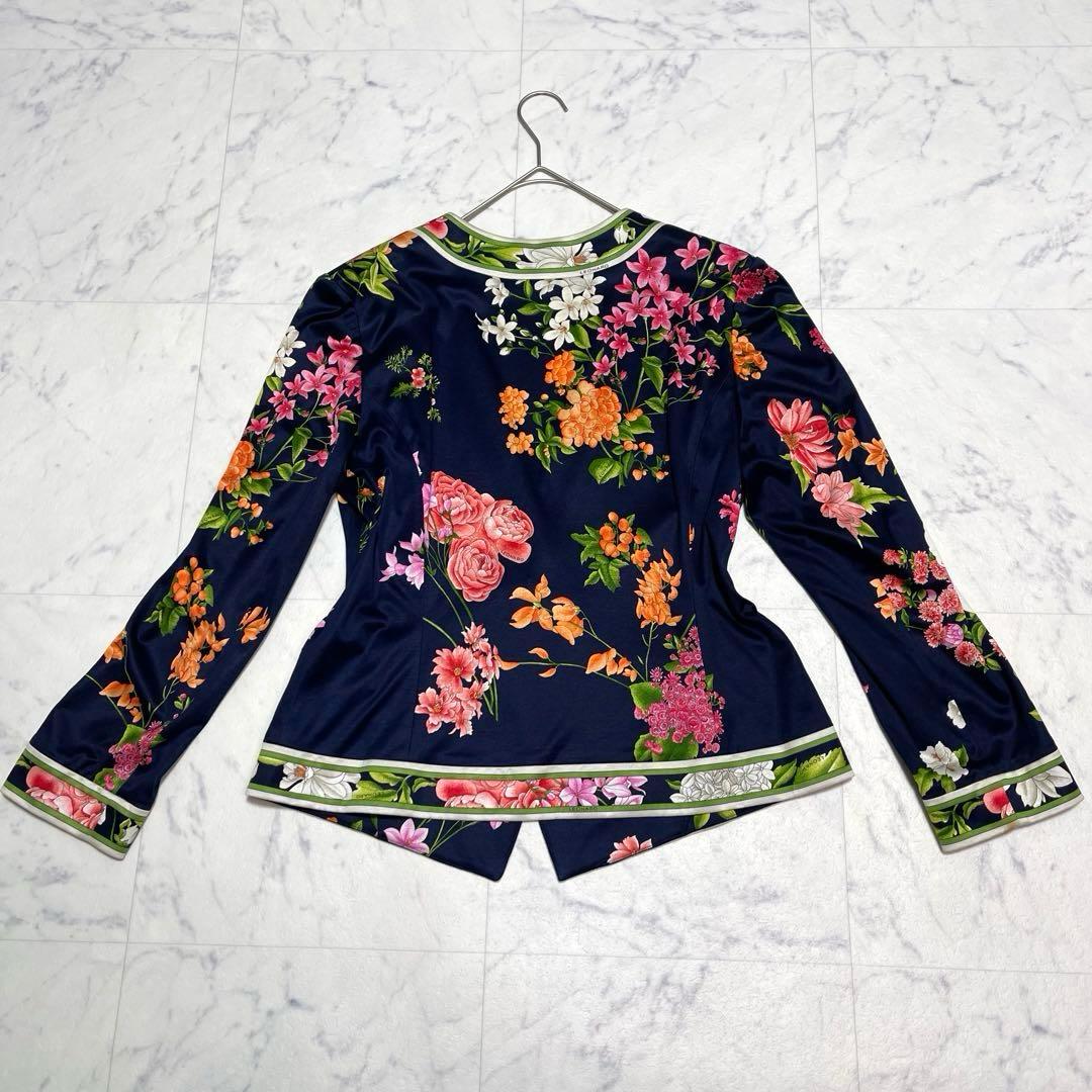 希少✨レオナール ノーカラージャケット トリム 花柄 ロゴ入りクリアボタン