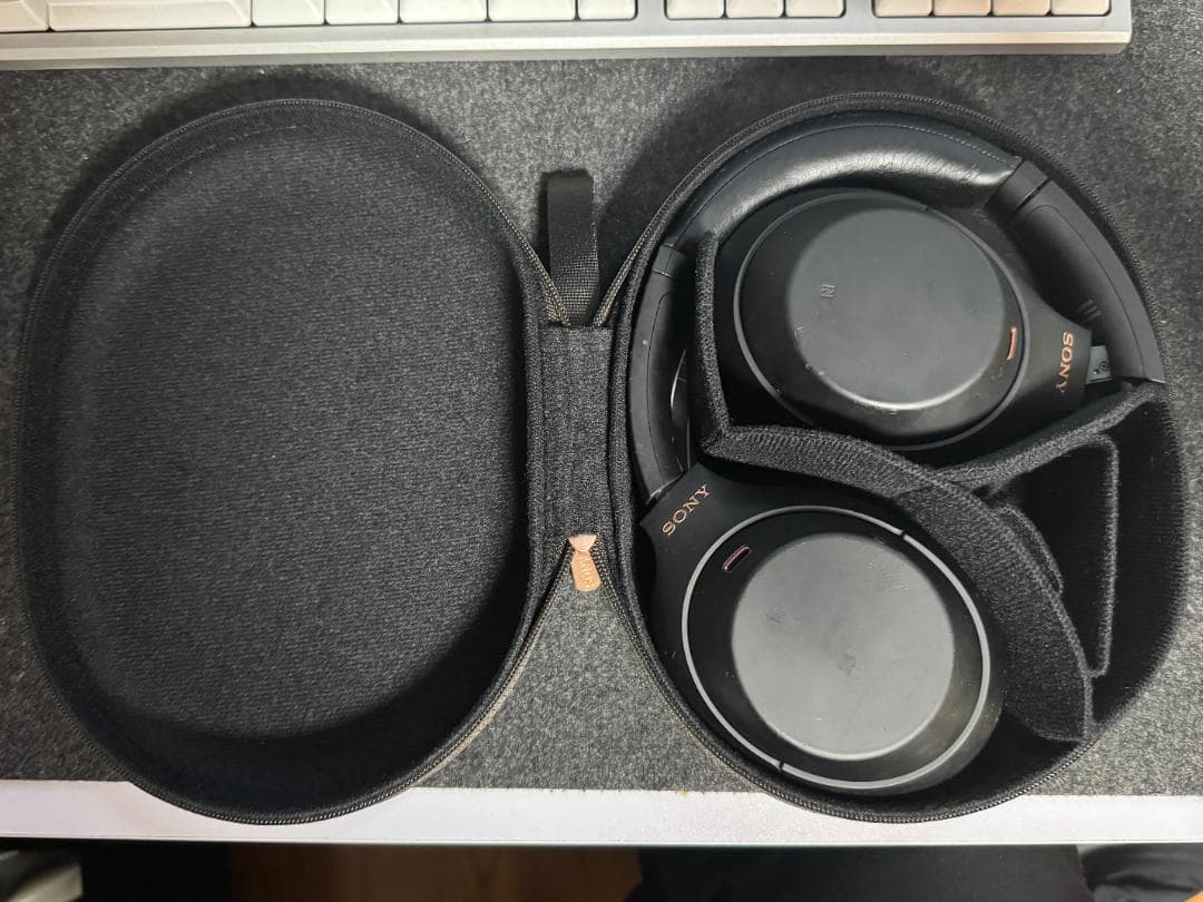 SONY WH-1000XM4 ワイヤレスヘッドホン 中古 本体＋ケースのみ