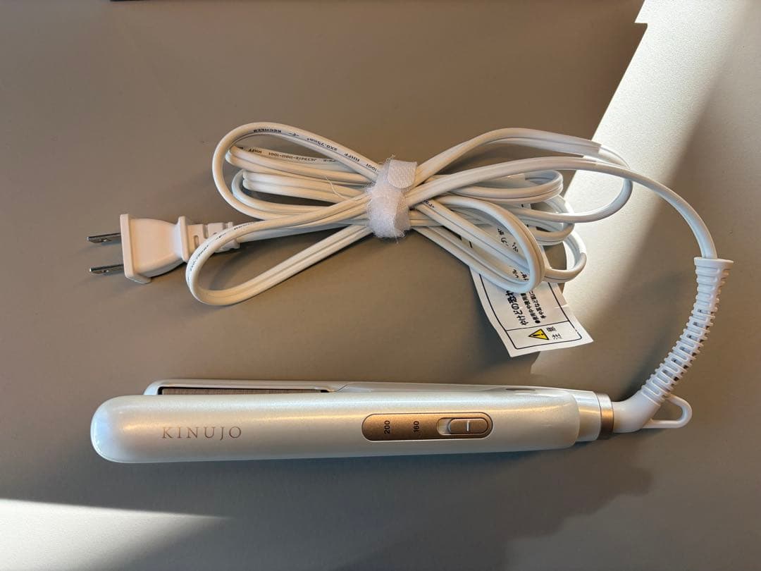【美品】KINUJO ストレートヘアアイロンミニ　ホワイト