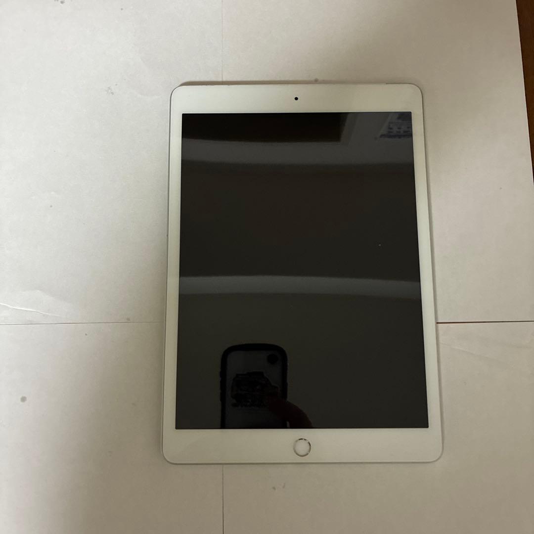 【最終値下げ】iPad (第８世代) Wi-Fi + Cellular