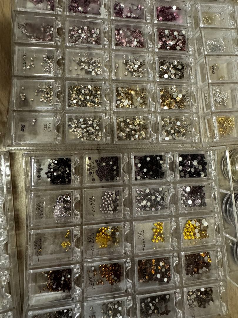 スワロフスキーネイルパーツ大量まとめ販売