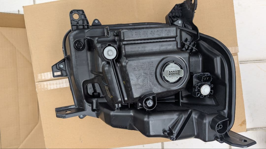 ホンダ　N-BOX JF5.6 左ヘッドライト