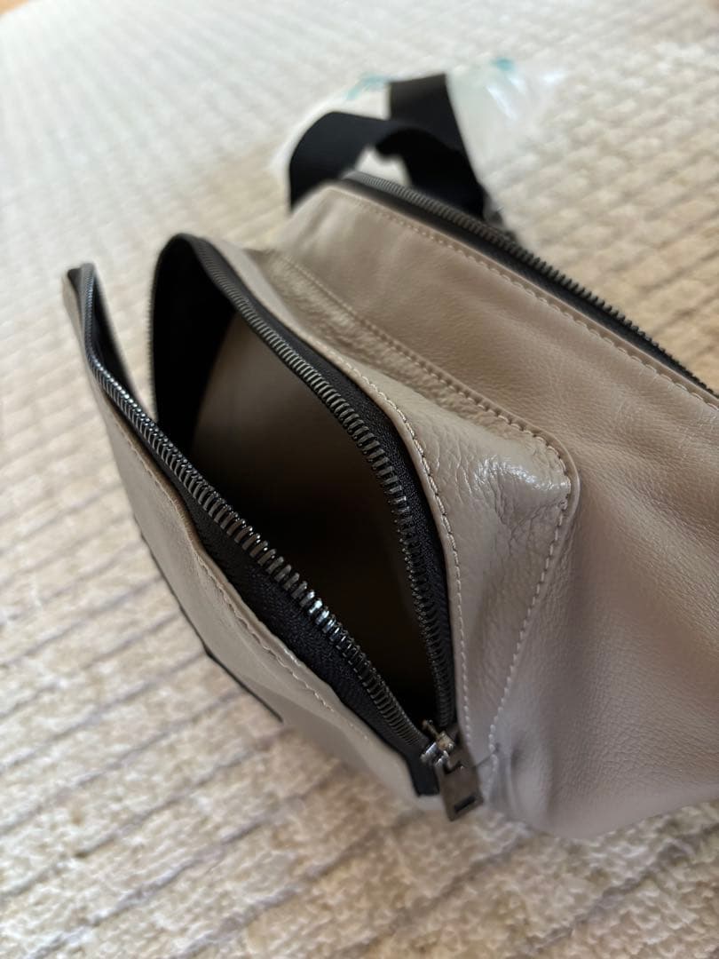 PRIDE BISグレーウエストポーチ フロントポケット付き