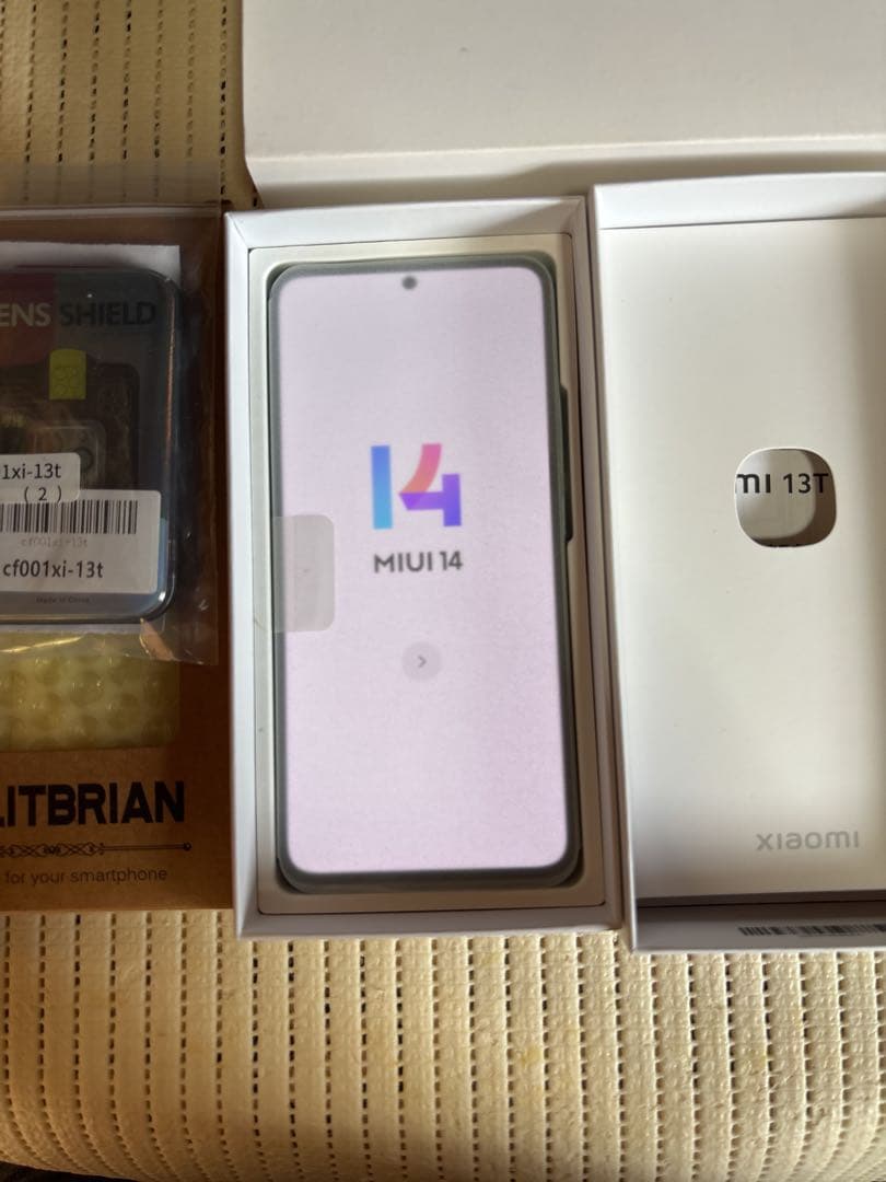 Xiaomi 13T 8G 256GBメドウグリーン　AU版　残債無　おまけ付き