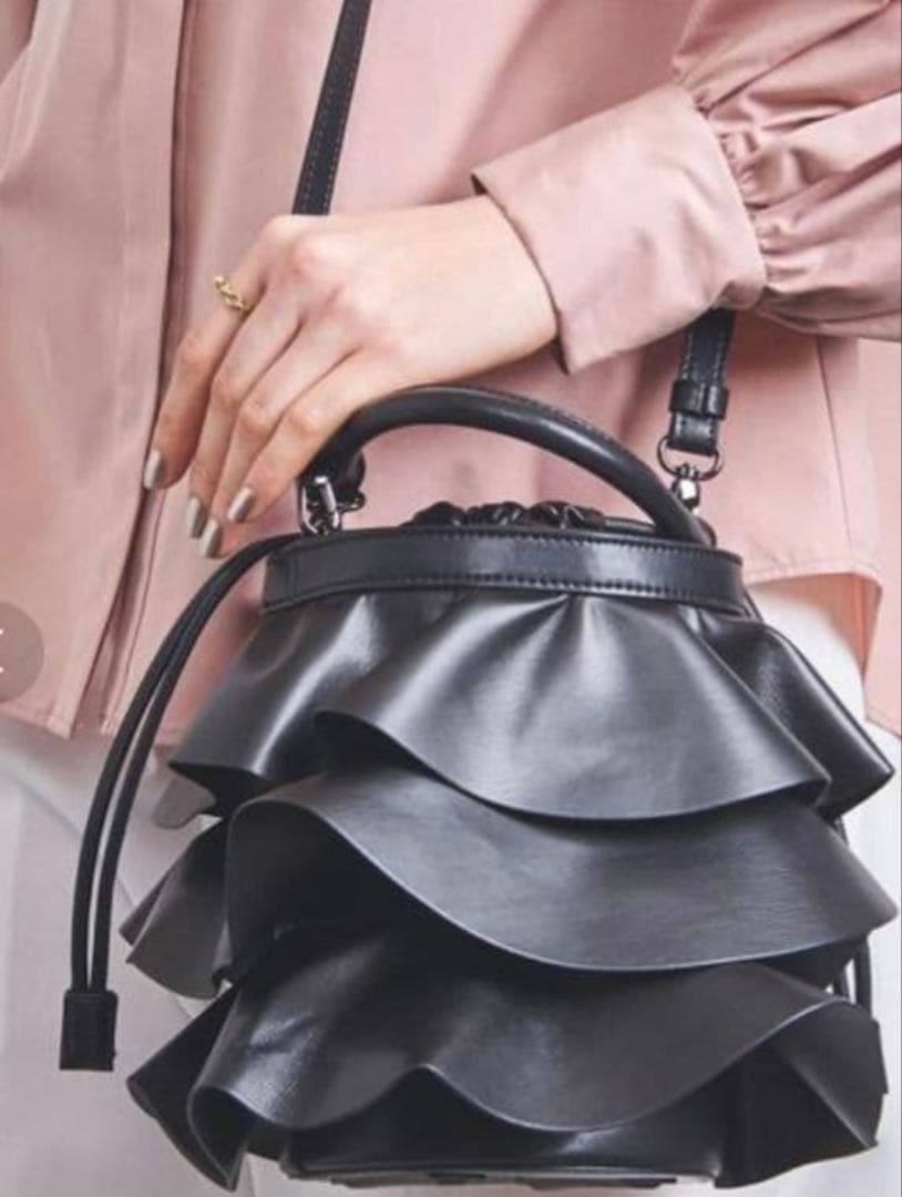 【suzuhumm】美品 ユナイテッドアローズ フリルバケット ブラック