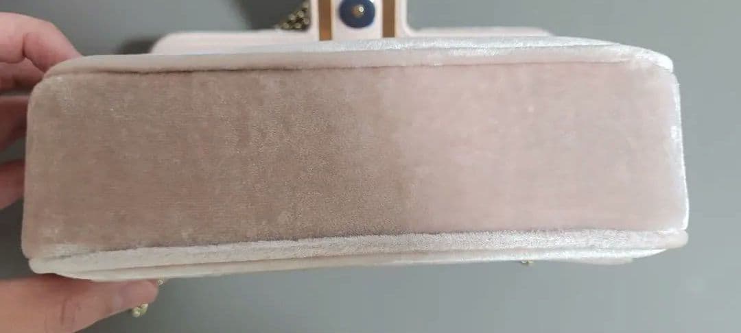 ロジェヴィヴィエ クラッチ ピンク