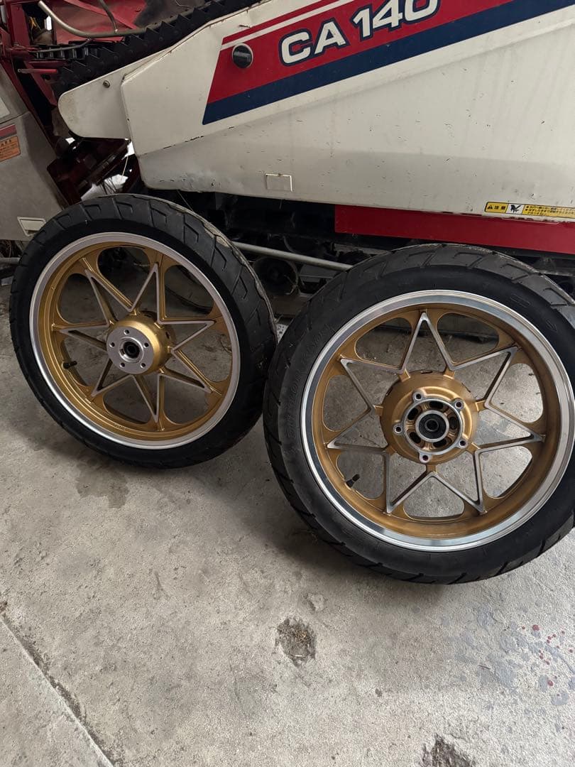 ゼファー400、ZRX400キャストホイール