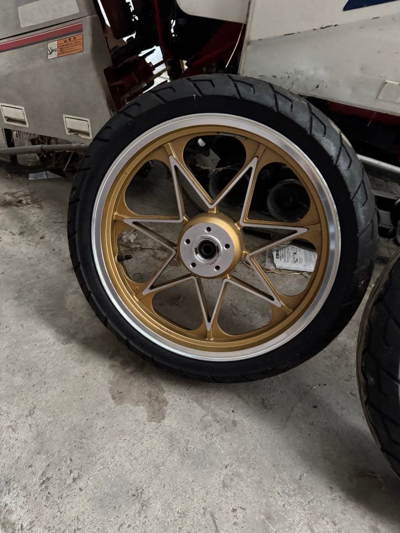 ゼファー400、ZRX400キャストホイール