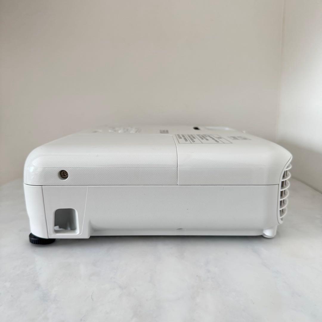 【美品】EPSON EB-X05プロジェクター 本体
