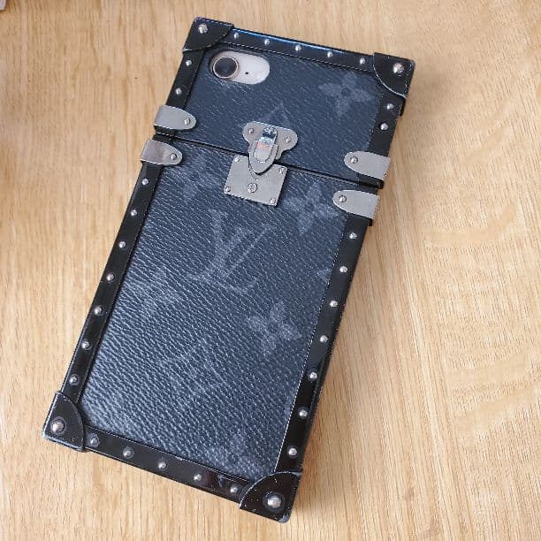 iPhoneSE1.2.3に使えるヴィトンのアイトランク